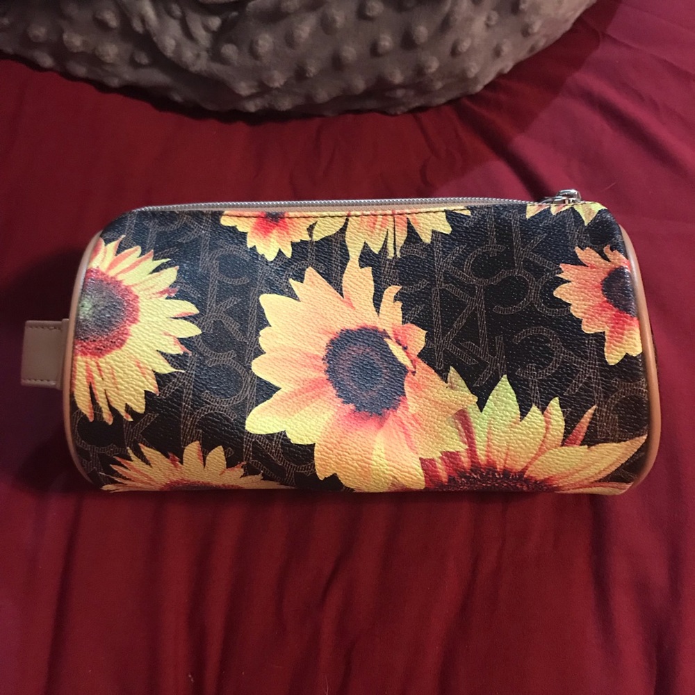 CK - toiletry bag with handle